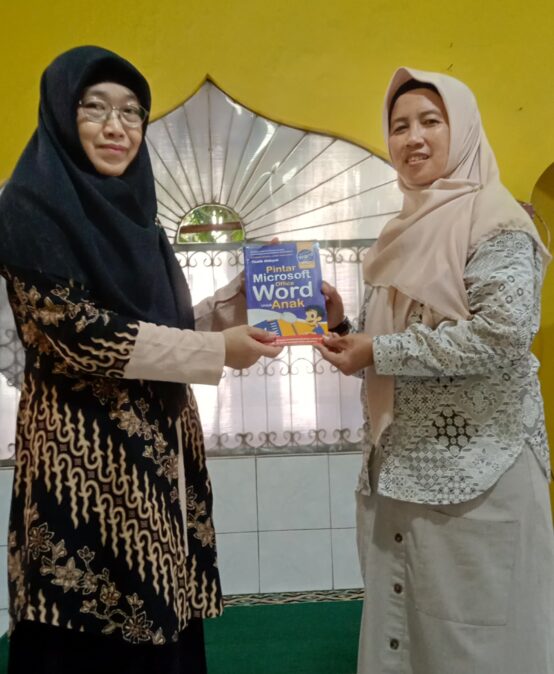 Pengabdian Masyarakat Perpustakaan UTD dengan Kegiatan Donasi Buku di Panti Asuhan Muhammadiyah Slawi