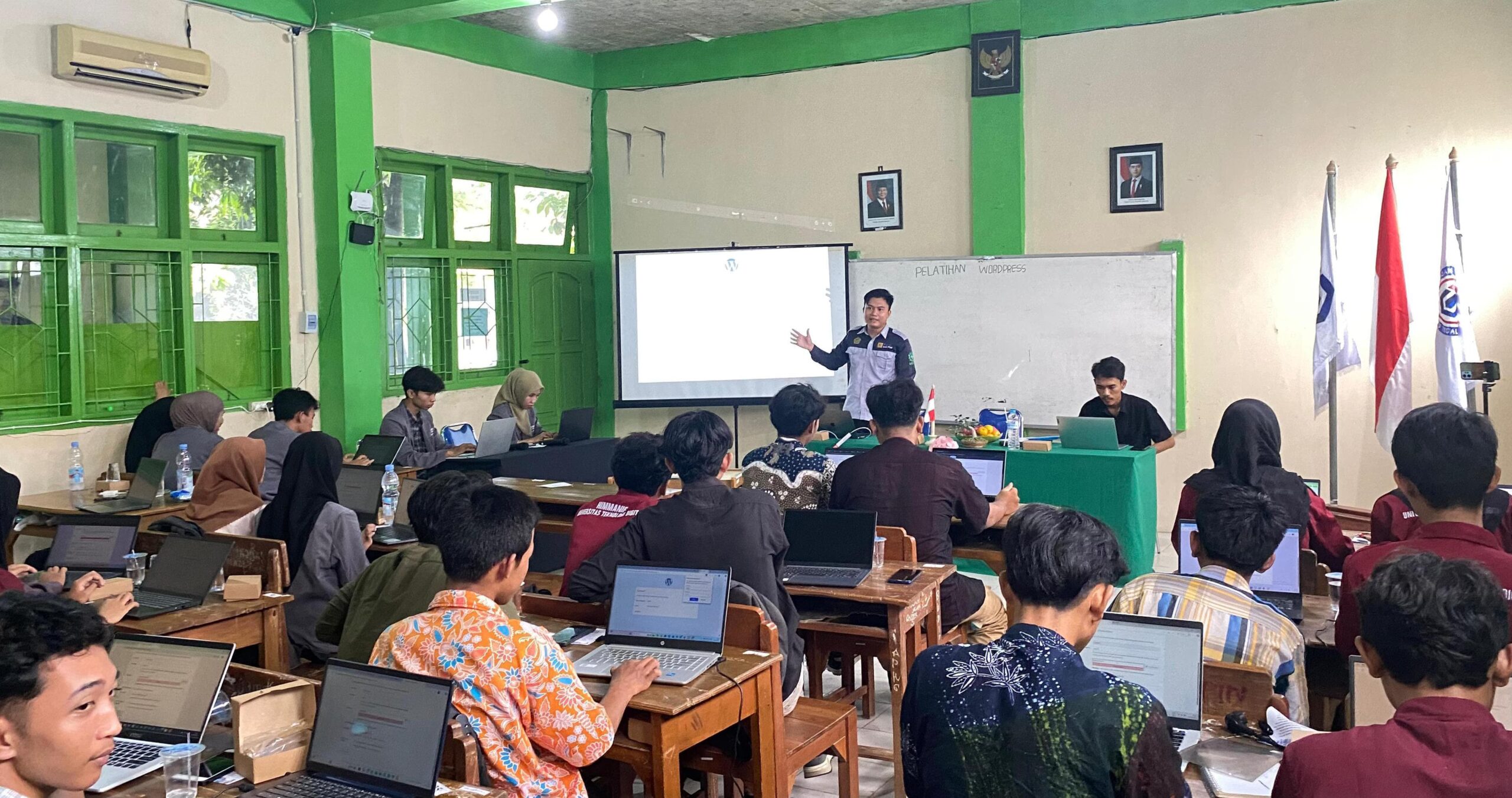 HIMMANIF UTD PSDKU Tegal mengadakan Pelatihan bertema Pembuatan Website