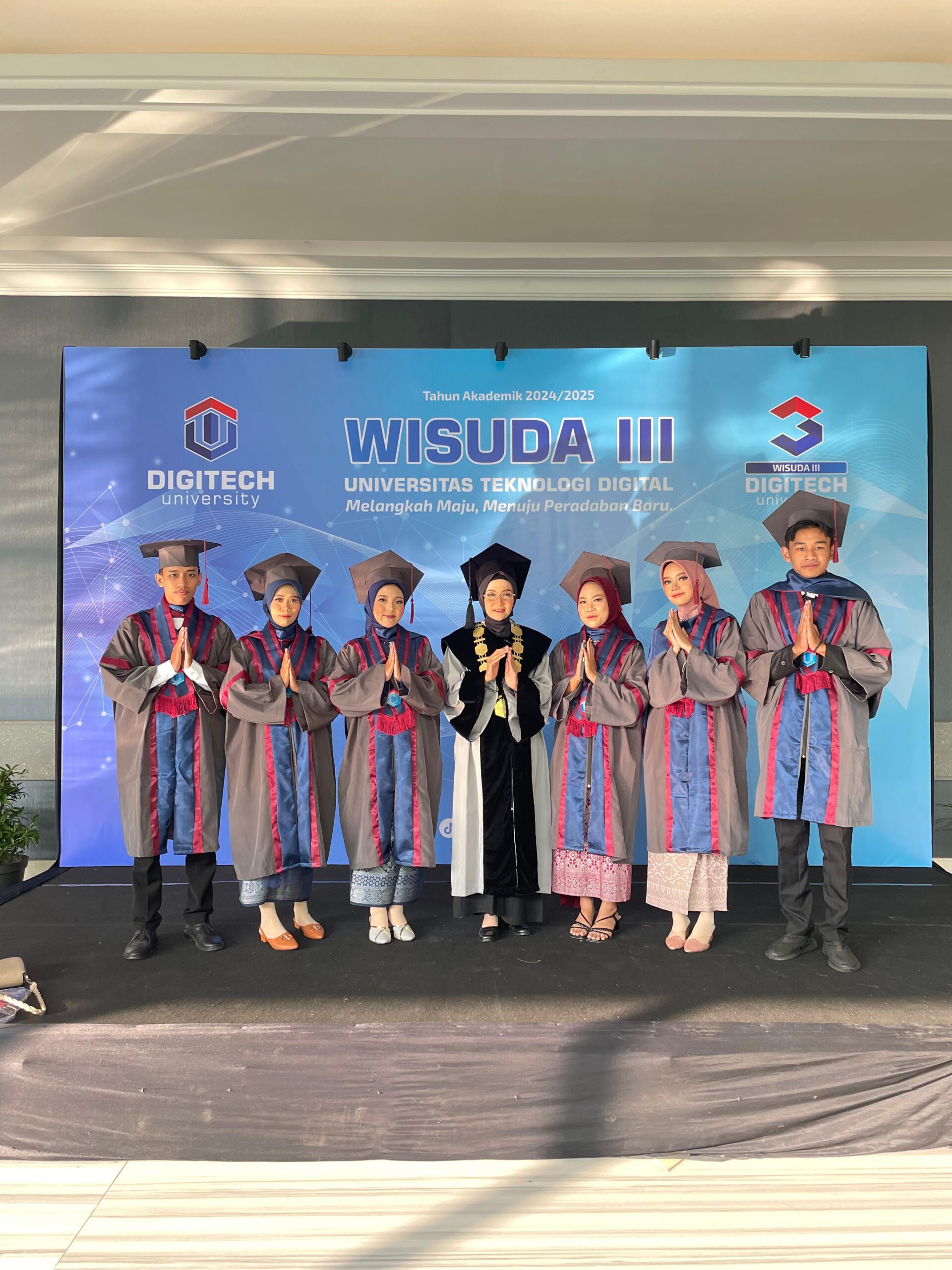 UTD Gelar Wisuda Ke III Tahun Akademik 2024/2025