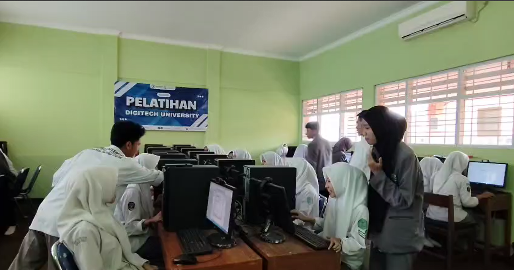 Universitas Teknologi Digital Gelar Pelatihan Microsoft Office di SMK Diponegara Lebaksiu